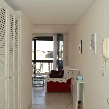Climatise 3 Pieces Avec Loggia, Parking Et Parc Collectif, A 400m De La - Fr-1-225d-111 Apartment