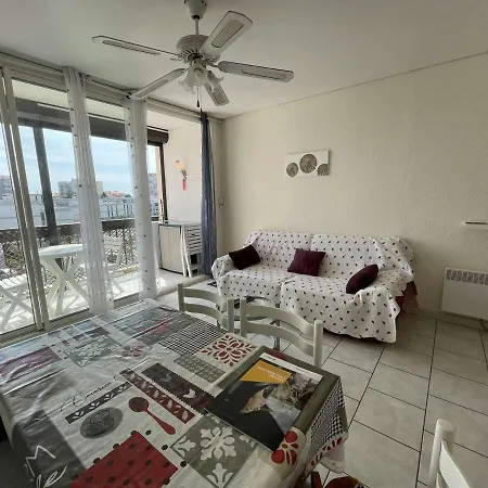 Climatise 3 Pieces Avec Loggia, Parking Et Parc Collectif, A 400m De La - Fr-1-225d-111 Apartment *
