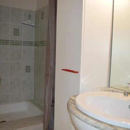 Climatise 3 Pieces Avec Loggia, Parking Et Parc Collectif, A 400m De La - Fr-1-225d-111 Apartment *